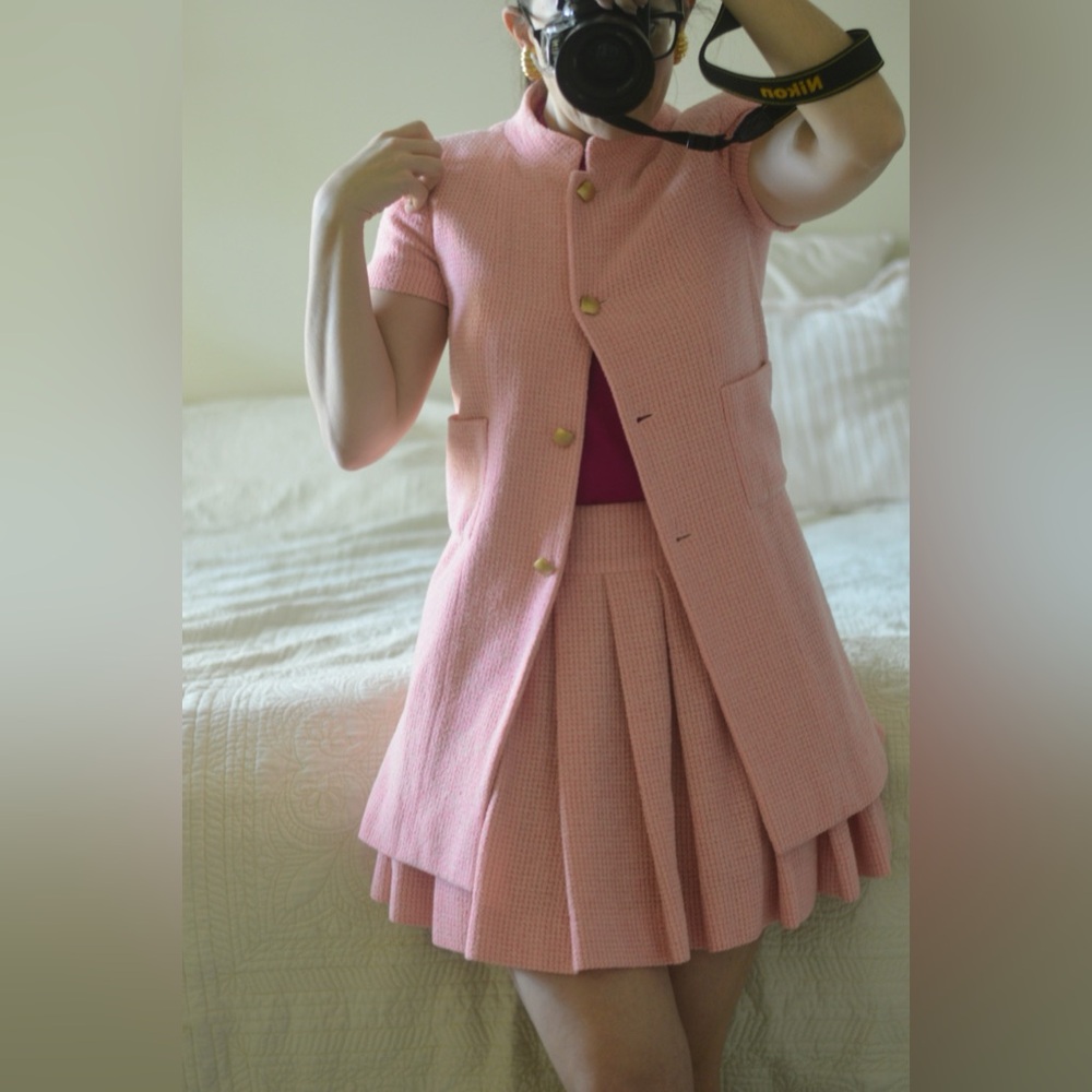 SOLD! Vintage Chanel tweed 2001 cruise pink jacket skirt suit 38 fits smaller